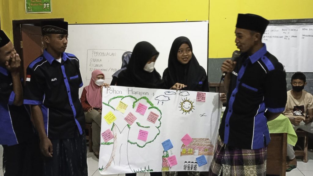 Students from an Islamic school take part in discussions about reproductive health
