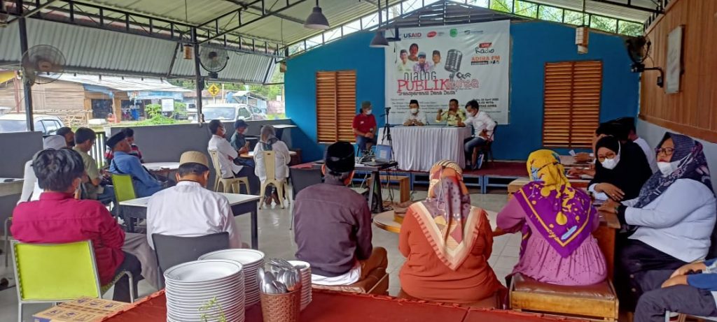 MADANI's Lead Partner Wallacea and Learning Forum Lamaranginang ost a public discussion on village transparency