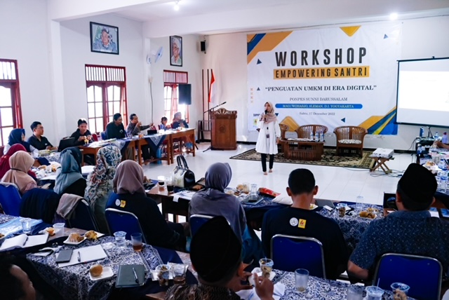 Mitra Utama MADANI, PRKI, memberikan pelatihan manajemen kewirausahaan bagi santri pondok pesantren.