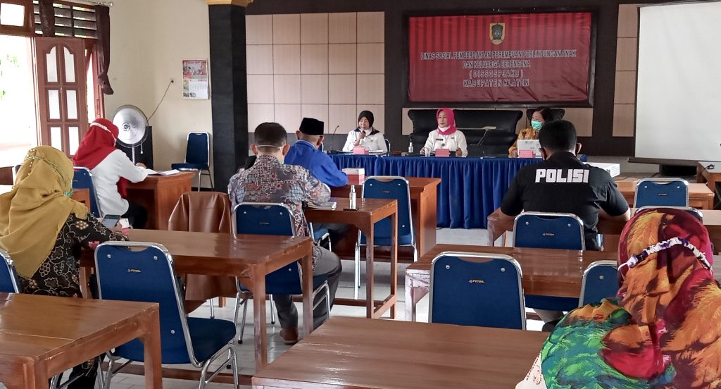 Representatives from the government, CSO, and other stakeholders discuss data collection of survivors of violence