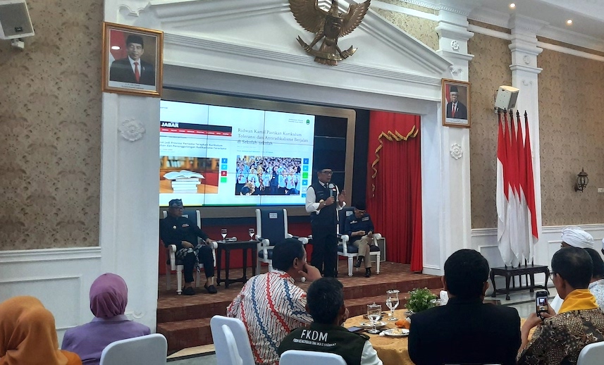 West Java Governor, Mr. Ridwan Kamil, gives remarks during a townhall meeting with civil society representatives in Bogor City.