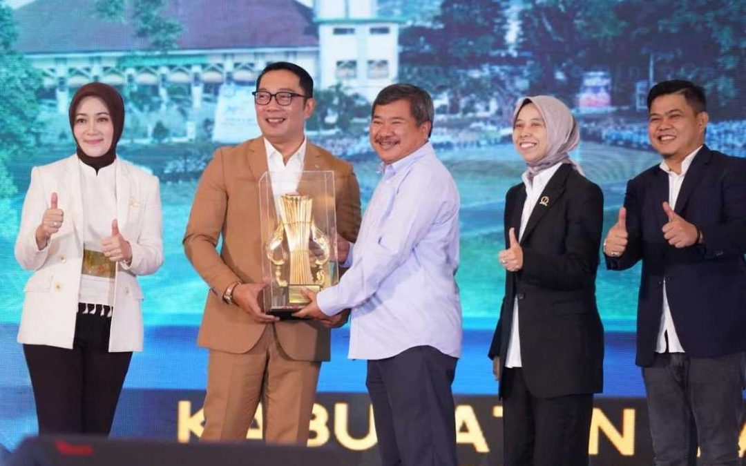 Gubernur Jawa Barat Beri Penghargaan Wilayah Kerja MADANI atas Prestasi Luar Biasa dalam Pembangunan Daerah