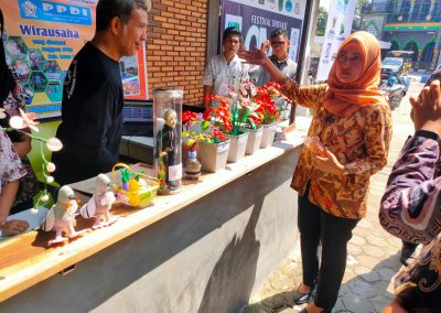 The Head of the Luwu Utara District, Ms. Indah Putri Indriani, visits a stand at the CSO Innnovation Festival in June 2023.